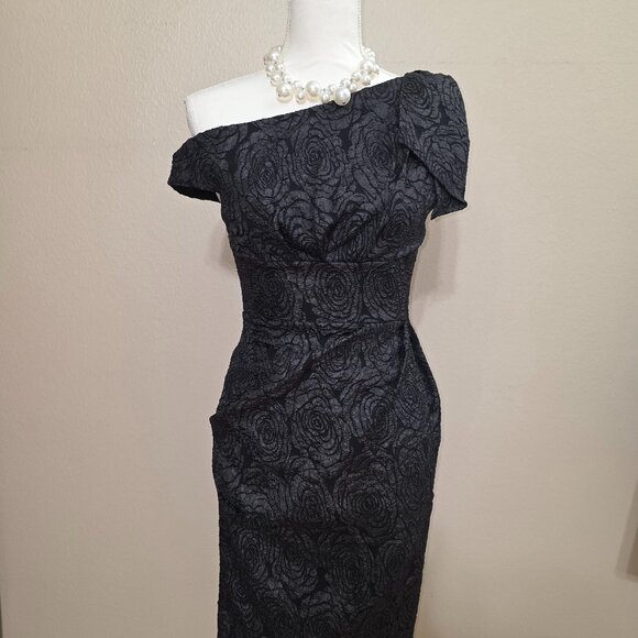 Stunning black one-shoulder - Picture 1 of 5